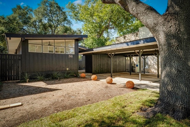 Building Photo - 318 W Rosewood Ave
