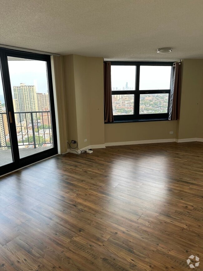 Building Photo - Amazing views from this 31st floor 1bed on...