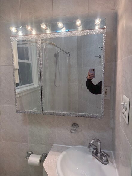 Building Photo - 22 Sherwood Ave