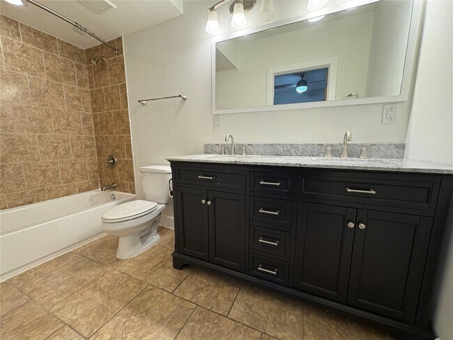 Building Photo - 4228 McPherson Ave