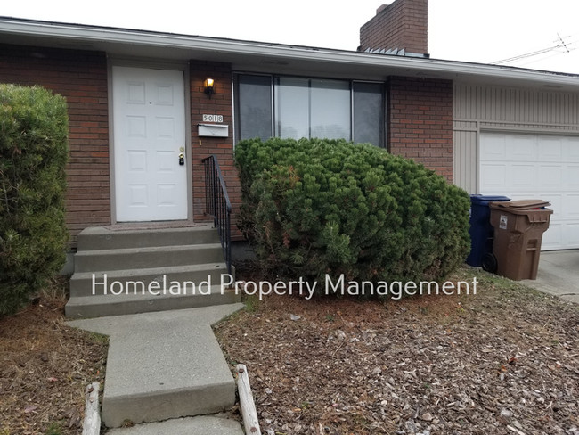 Primary Photo - Fully Fenced 3 Bedroom Duplex