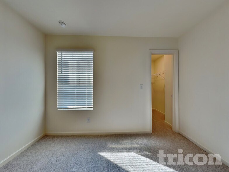 Building Photo - 179 Long Dr