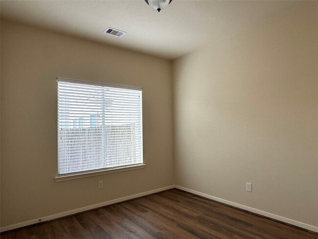 Building Photo - 4030 Mossy Pl Ln