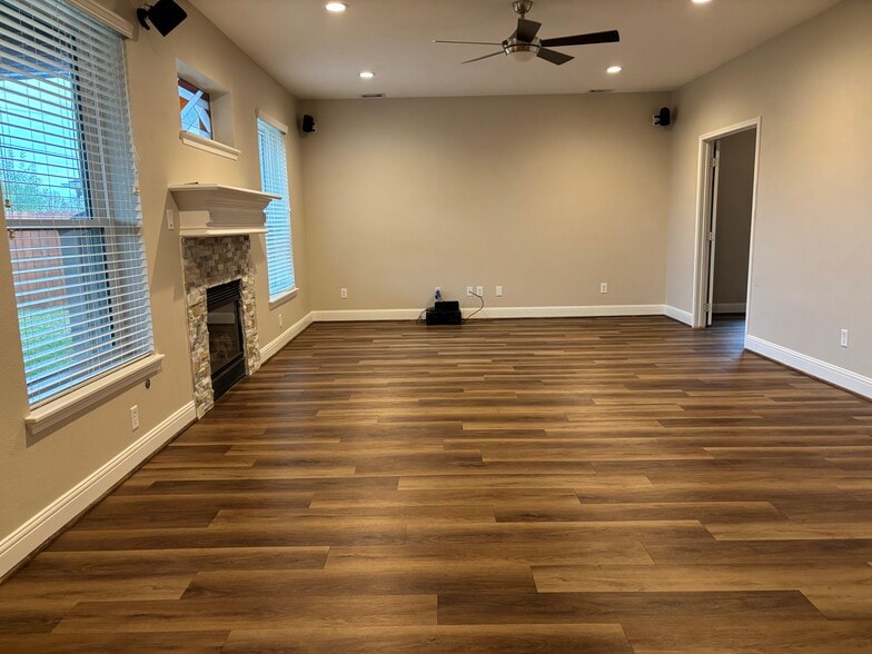 Living Rm - 3505 Cedar Prairie Dr