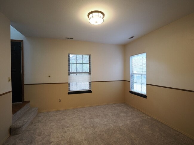 Building Photo - 3 Bdrm, 2.5 Bath Home off of Powers!