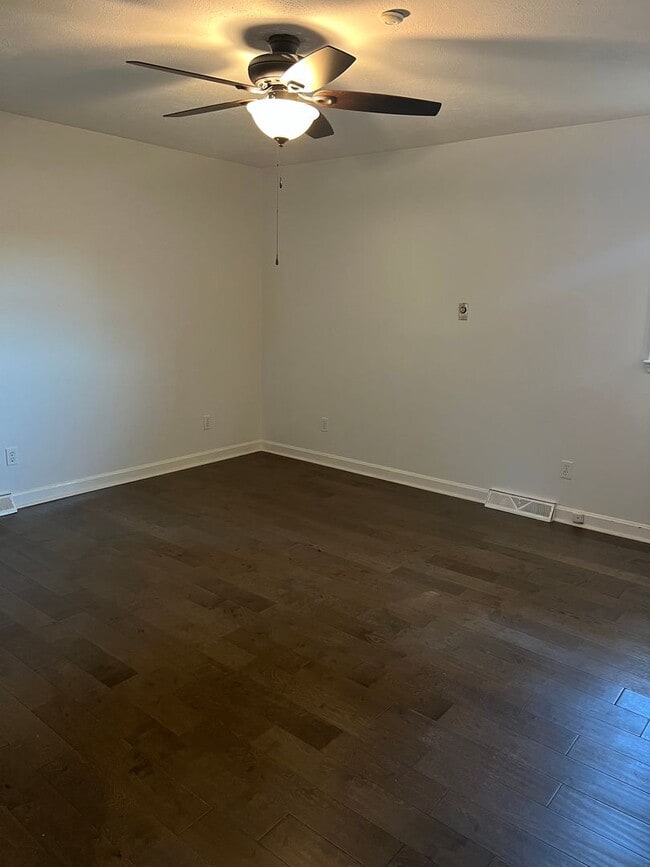 Building Photo - AVAILABLE NOW – Peaceful 3 Bedroom Home on...