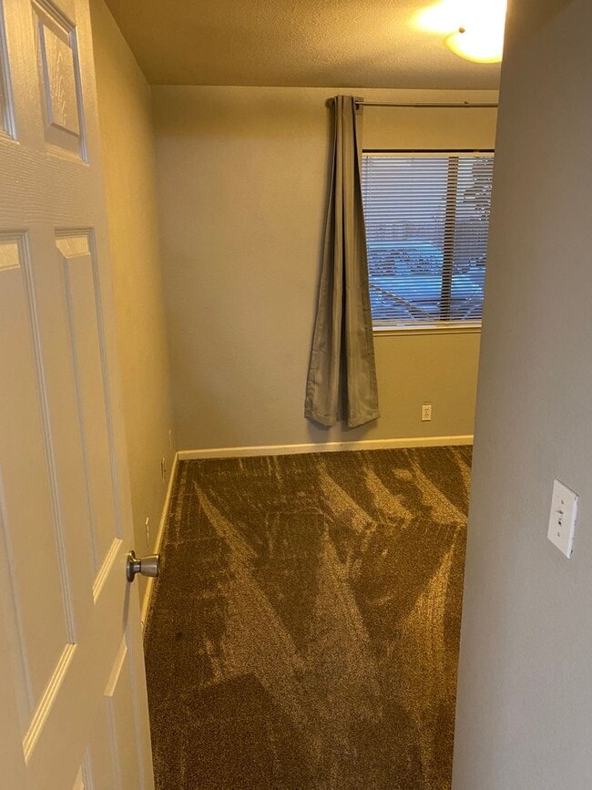 Building Photo - Cozy 3-Bedroom Condo with Washer/Dryer and...
