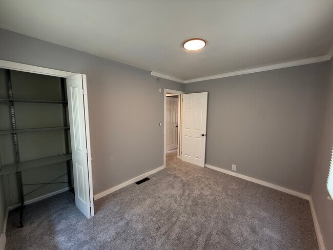 Building Photo - 1137 Pando Ave