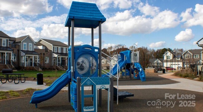 Building Photo - 17014 Fairmount Way