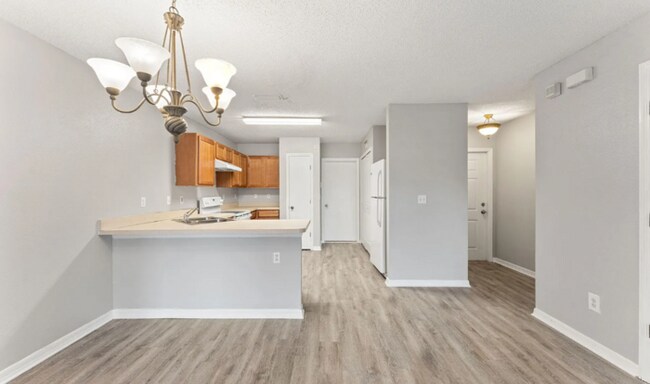 Building Photo - 2/2.5 Townhome with garage