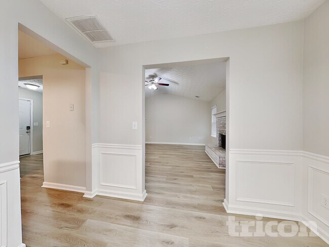 Building Photo - 1528 Cardinal Ln