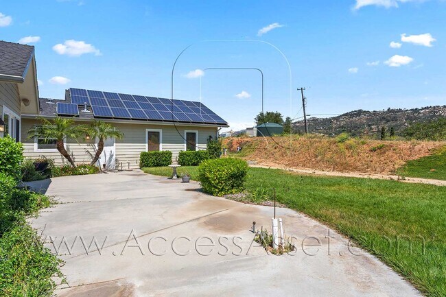 Building Photo - Designer Single-Story Home with Gourmet Kitchen & Mountain Views