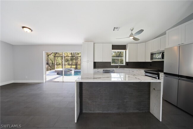 Building Photo - 390 35th Ave NE