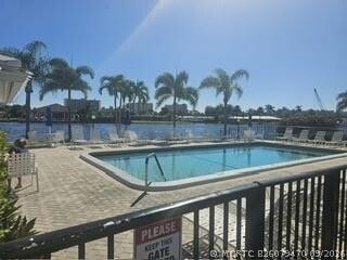 Building Photo - 6287 Bay Club Dr