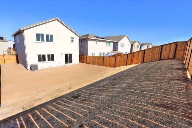 Building Photo - Beautiful Lincoln Home Available in May!