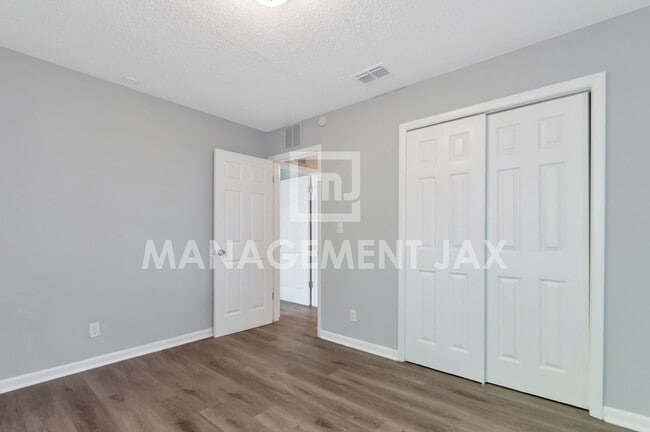 Building Photo - 1417 W 23rd St