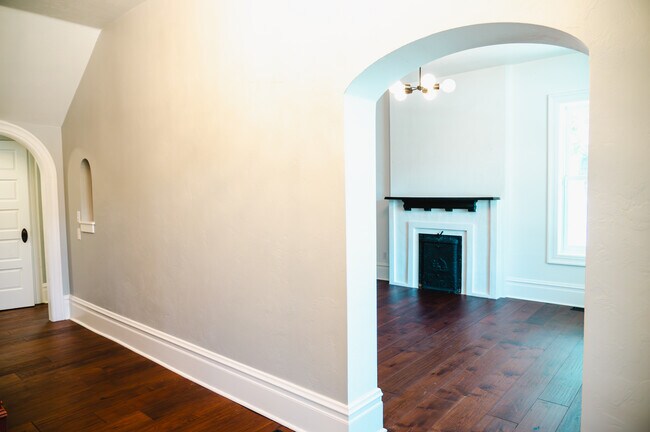Building Photo - 145 E 300 S