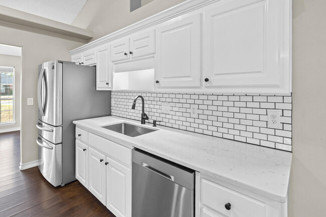 Building Photo - 1895 Everglades Dr