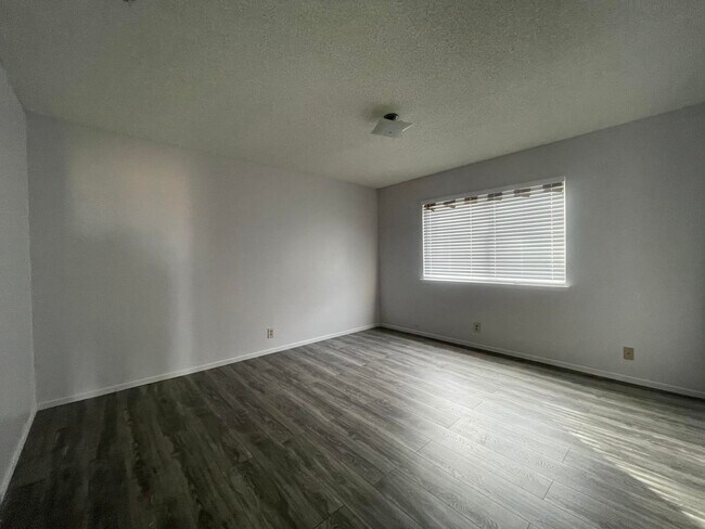 Building Photo - 2511 Emerald Ln