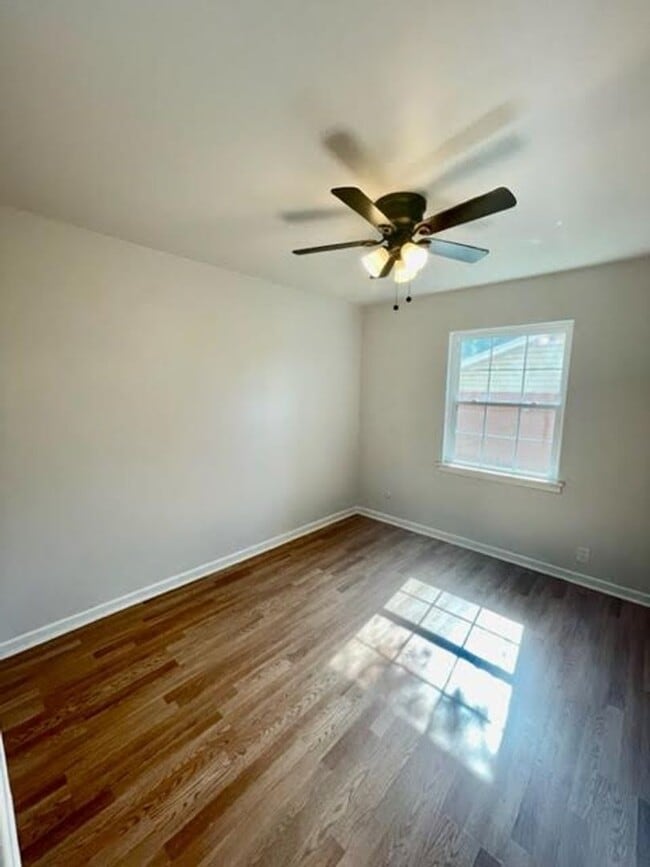 Building Photo - 1830 La Porte Dr