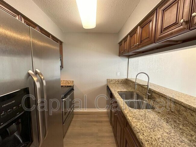 Building Photo - 5440 S MacDill Ave