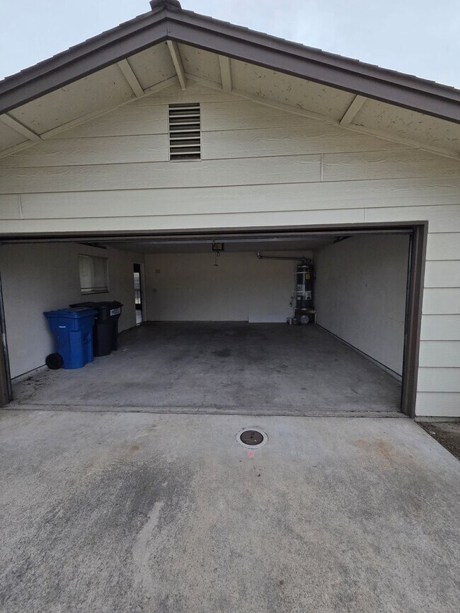 Building Photo - Turlock condo - 2 bedroom 2 bathroom Single Story