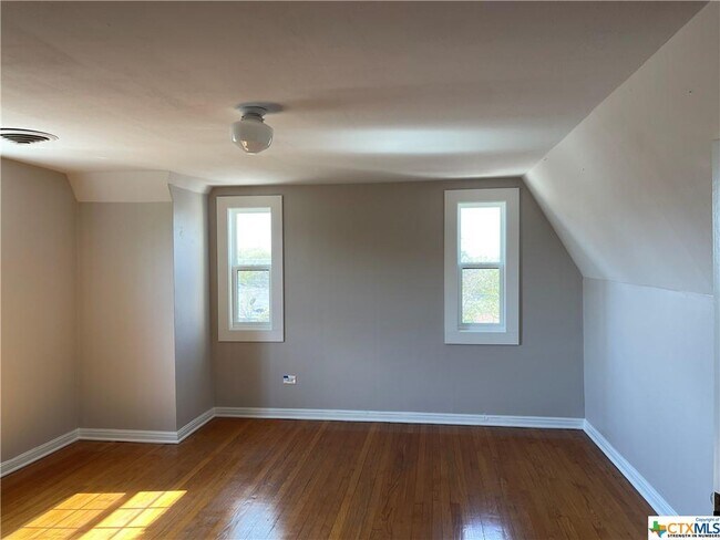 Building Photo - 111 W Fowler Ave