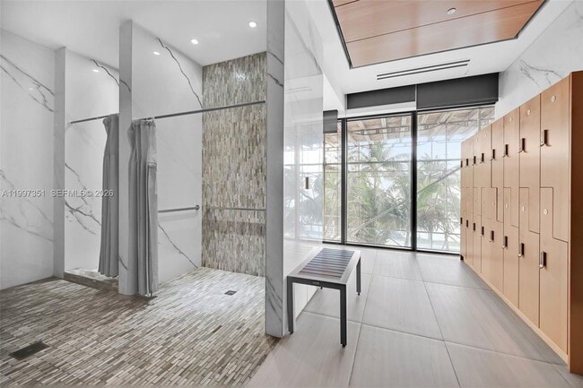 Building Photo - 460 NE 28th St