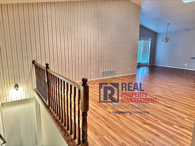 Building Photo - 3 Bed 2.5 Bath Twin Home - Double Car Gara...