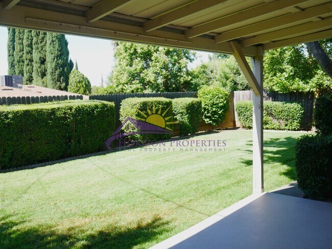 Building Photo - Remodeled 3 Bed 2 Bath 1,215 Sq Ft Citrus Heights Home