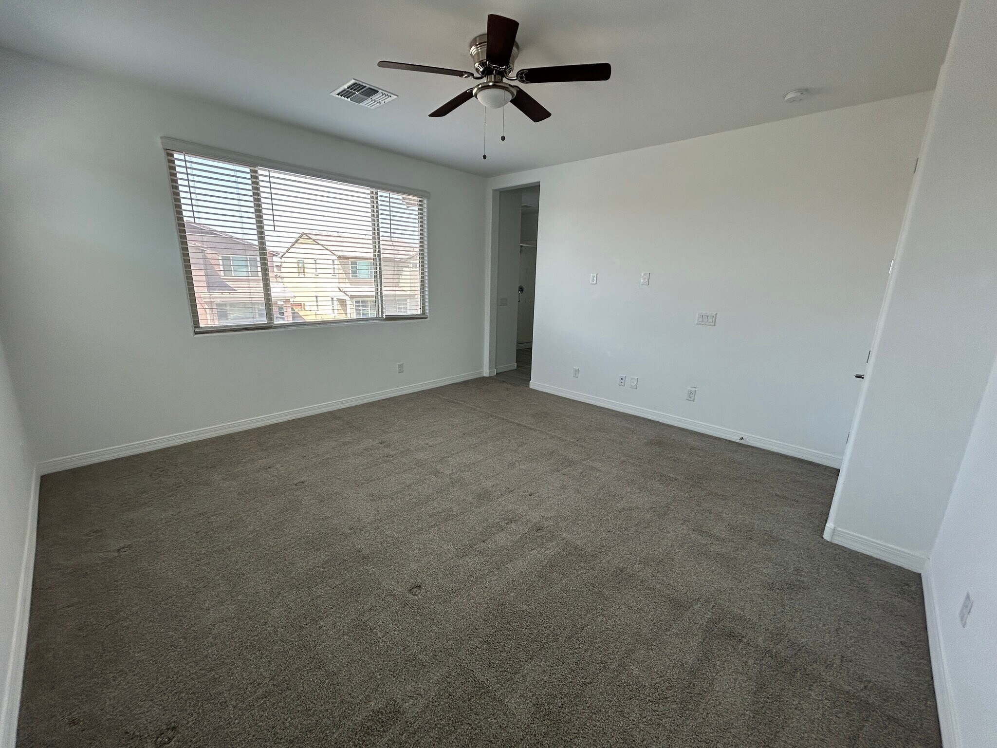 Building Photo - 2348 E Kelly Dr