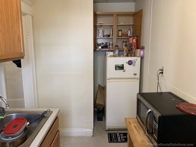 Building Photo - 4 Woodstock Ave