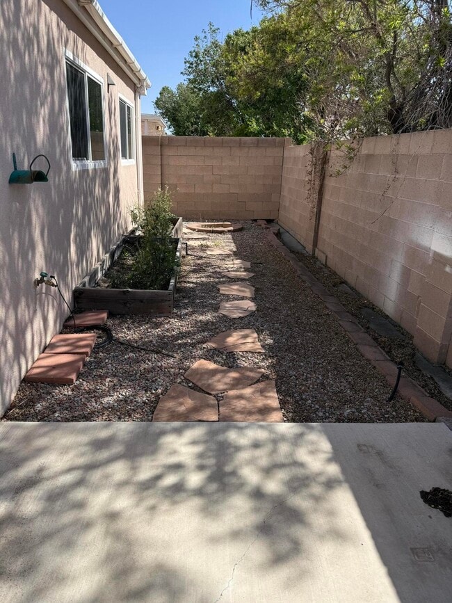 Building Photo - 8319 Santa Clarita St NE