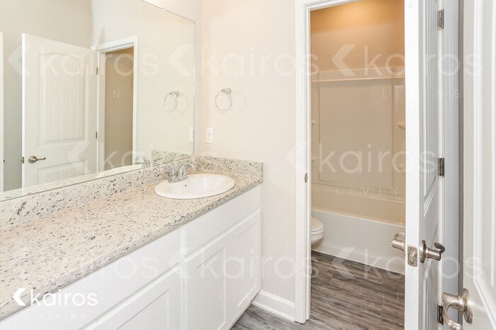 Building Photo - 6425 Tiger Pointe Dr.