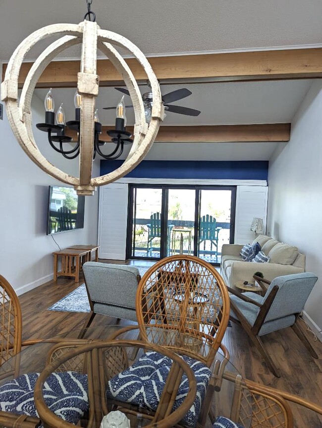 Building Photo - 11650 Capri Cir S