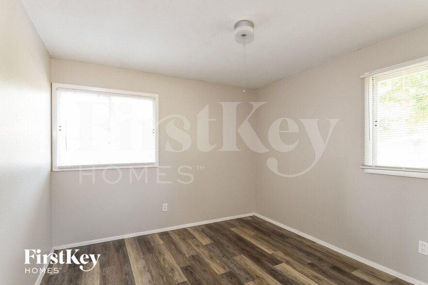 Building Photo - 440 Durwood Dr