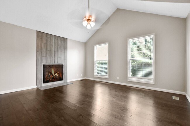 Building Photo - Pet Friendly Three Bedroom!