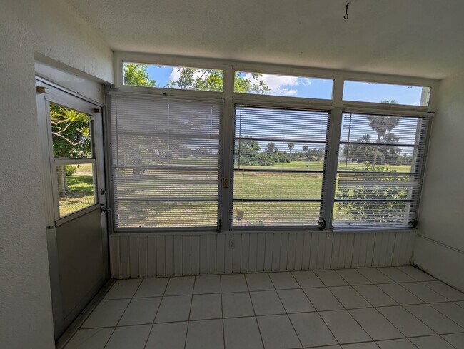 Building Photo - 3463 Bee Ridge Rd