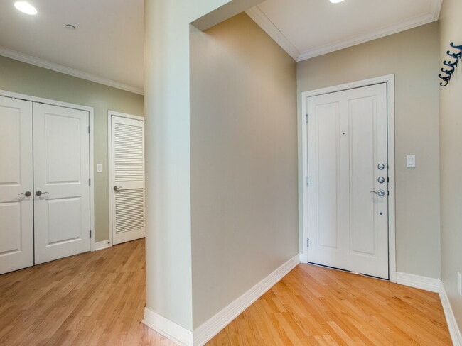 Building Photo - 1-Bedroom luxury Condo at The Tower in Downtown Fort Worth!