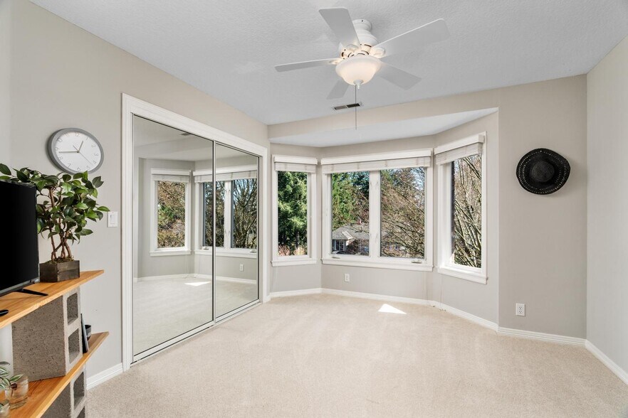 Building Photo - 16235 SW Falcon Dr