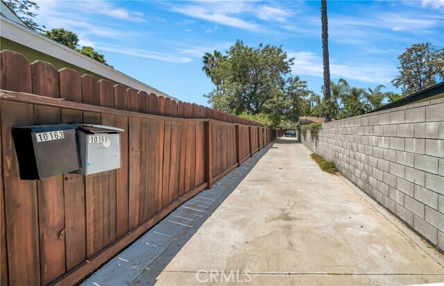 Building Photo - 10163 Petit Ave