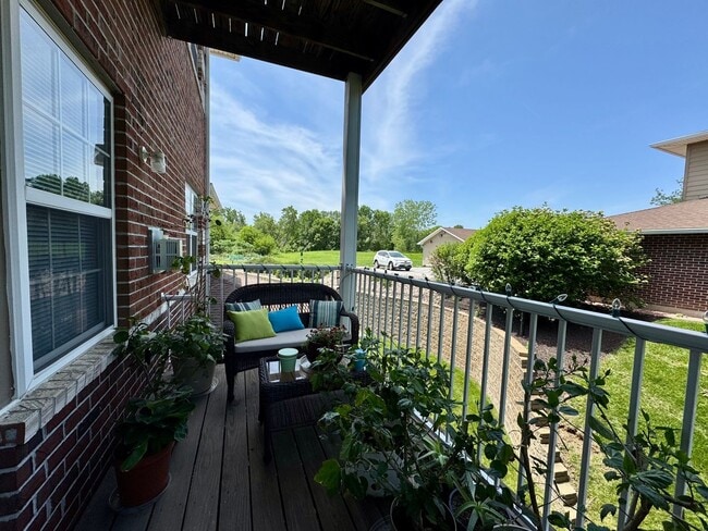 Building Photo - Beautiful Condo!