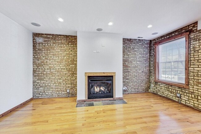 Building Photo - 2705 W Hirsch St