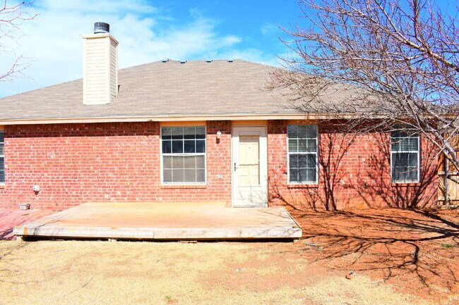 Building Photo - Rare 3 bedroom 3 bath home in Frenship Sch...