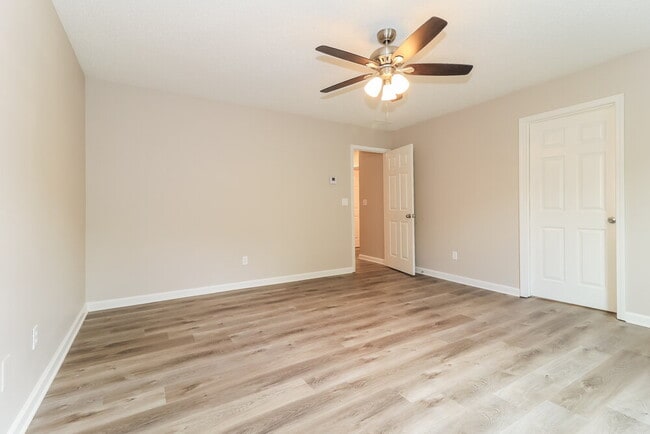 Building Photo - 81 Middlebrook Dr