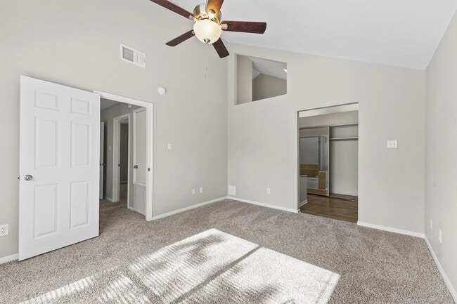 Building Photo - 16723 Quiet Trail Dr