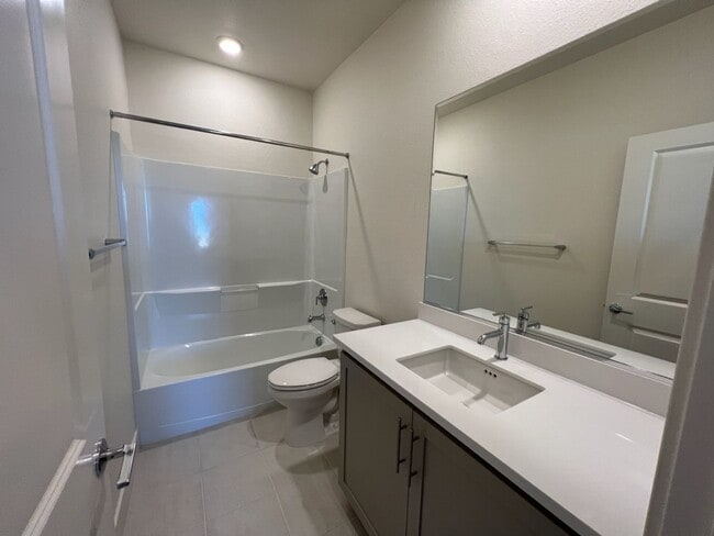 Building Photo - Newer Construction Home located in desirab...