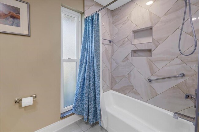Building Photo - 10073 S Yacht Club Dr