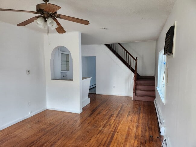 Primary Photo - 648 E Scott St