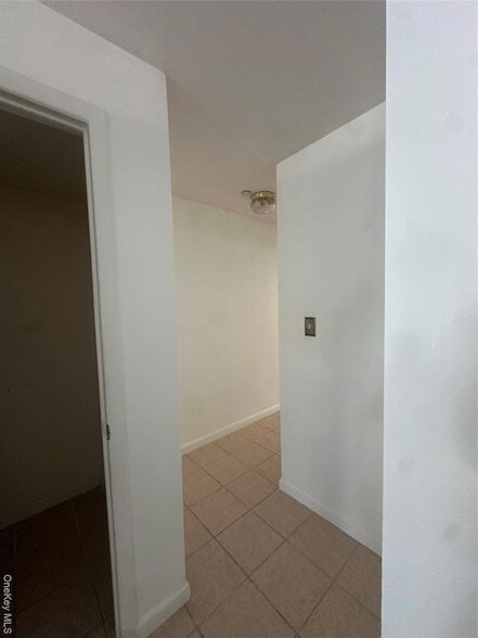 Building Photo - 40-35 95th St